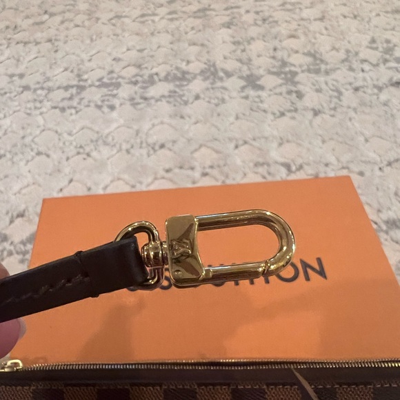 Louis Vuitton Neverful pouch - Picture 6 of 14